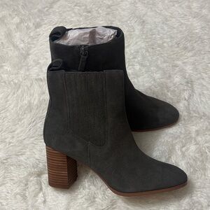 NWOT Violet & Red From Stitch Fix Dark Grey Meaghan Heeled Suede Booties Size 9M